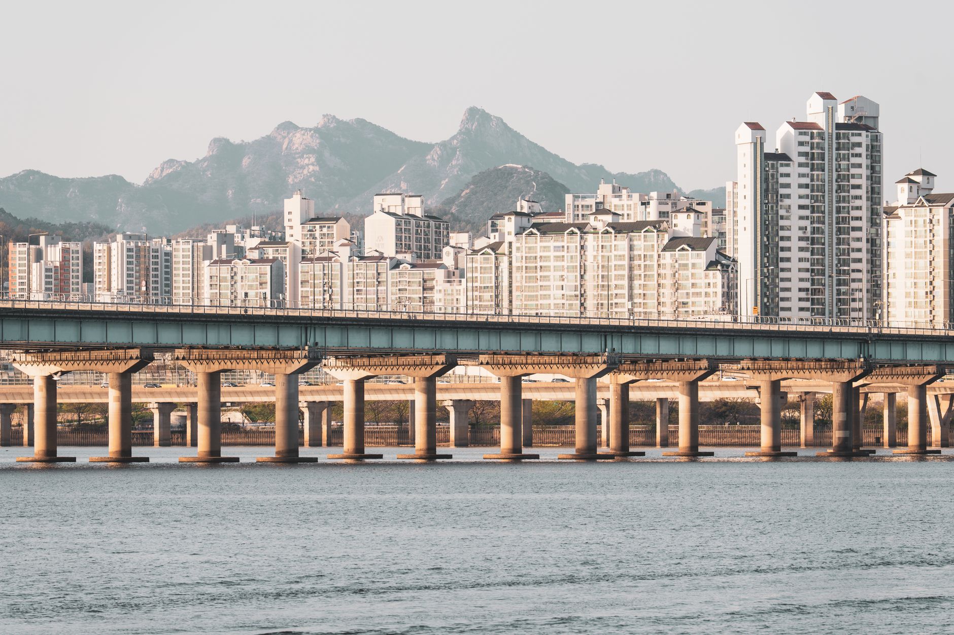 Seoul apartment prices show clear rise for 87 weeks